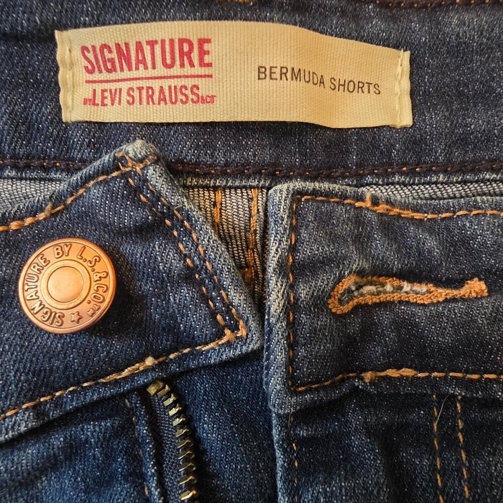 Signature by Levi Strauss Women's Rollup Bermuda Shorts, Size 12/31 - Picture 8 of 9